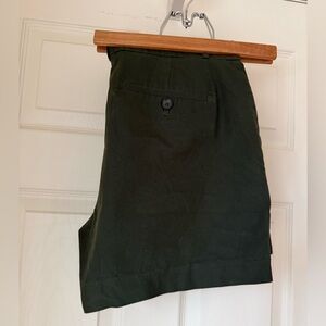 Banana Republic Women’s Green Tailored Shorts Size 2 Stretch Chino
